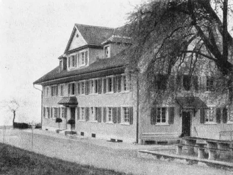 Dielsdorf, Pestalozzihaus der Stadt Zürich, Burghof